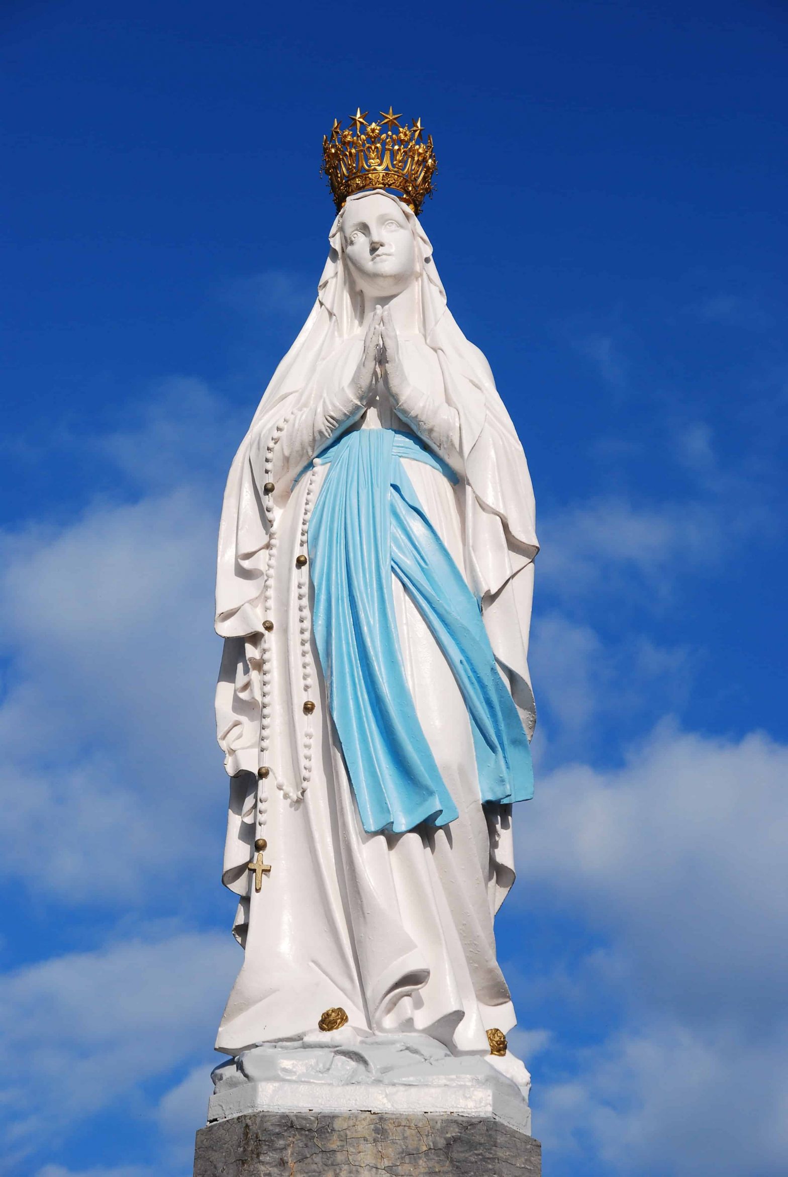 Crowned Virgin | Lourdes Volunteers