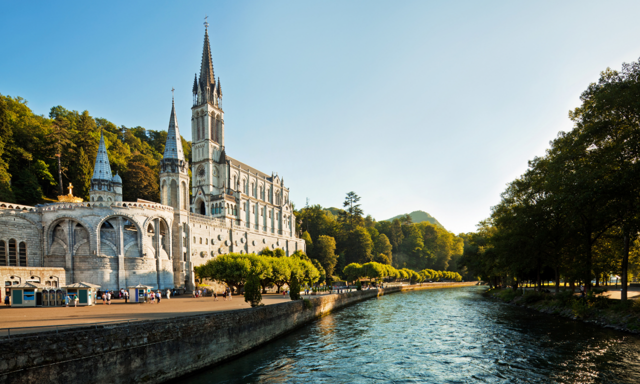 Volunteer Service Pilgrimages | Lourdes Volunteers